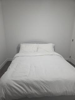 Cozy 2 bedroom basement apartment - 5