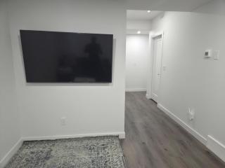 Cozy 2 bedroom basement apartment - 3