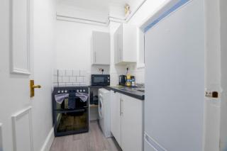 Lowestoft One Bed Apartment, Close to Beach -Ideal for Weekend Getaways and Business Travellers- with Free Parking! - 8