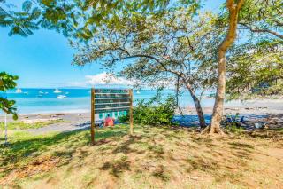 Sunny 2BR: Balcony, Pool, Kitchen, Walk to Beach - 8