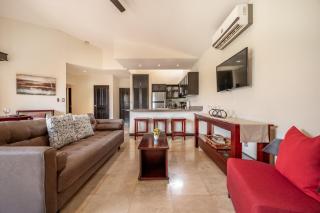 Sunny 2BR: Balcony, Pool, Kitchen, Walk to Beach - 7
