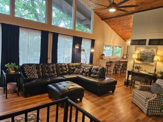 PRIVATE LAKE HOUSE Sleeps Large Groups ON THE WATER Swim n Boat Dock LOTS of AMENITIES - 7