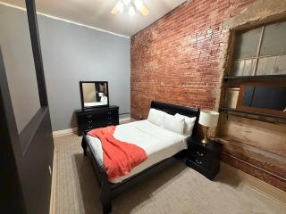 Urban Chic Unit 3 Modern Downtown Sleeps 2 - 6