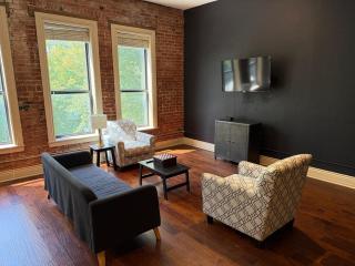 Urban Chic Unit 3 Modern Downtown Sleeps 2 - 7