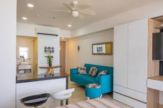 Sea View Apartment Suite with Pool, 3 min to the Airport - 1