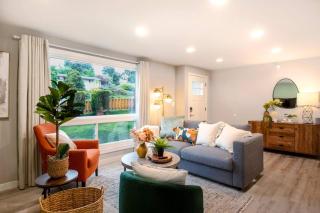 Chic 3BR 2BA Duplex w Serene View BBQ near airport - 0