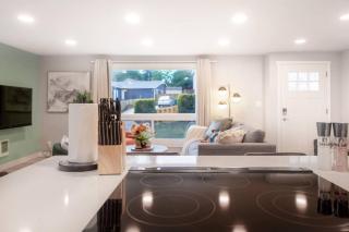 Chic 3BR 2BA Duplex w Serene View BBQ near airport - 5