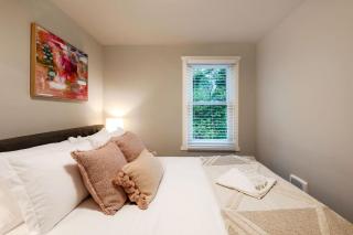 Chic 3BR 2BA Duplex w Serene View BBQ near airport - 1