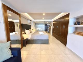 Wake Up to Ocean Views and Complimentary Breakfast - 5