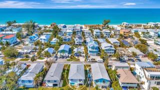 Bradenton Beach Getaway | Steps to Sand & Dining - 8