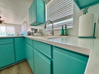 Bradenton Beach Escape | Steps from Beach&Trolley - 3