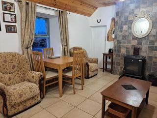 lrish Prairie Cottage - 1