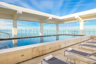 Sky-High Oceanfront Retreat for Two – Romantic 27th Floor Stay by Moikkarentals - 9