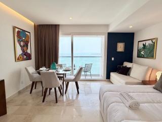 Sky-High Oceanfront Retreat for Two – Romantic 27th Floor Stay by Moikkarentals - 2