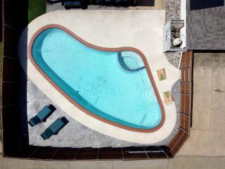 Spacious 3BR Retreat Pool, BBQ, Firepit & Games - Plano - 1