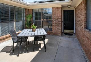 Spacious 3BR Retreat Pool, BBQ, Firepit & Games - Plano - 3