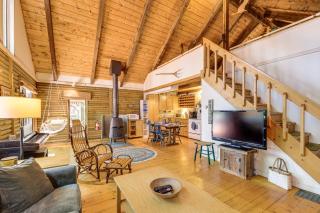 Lakefront Cabin w/ Views & Dock in Brandon - 5