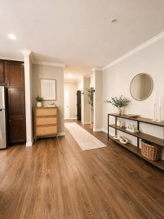 Spacious 2 Bedroom Escape - 15 Mins from Airport - 3