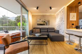 Skyline View, Private Jacuzzi, AC and King Bed - 2