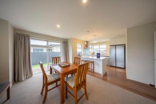 Fiordland Getaway - Te Anau Holiday Home - 6