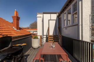 Walk to the Beach from a Stunning Elwood Apartment - 9