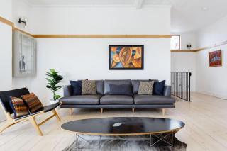 Walk to the Beach from a Stunning Elwood Apartment - 5