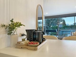 Charming Retreat | Balcony, Views and Garage - 5