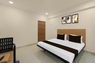 Hotel O SVR Grand Luxury Rooms - 9