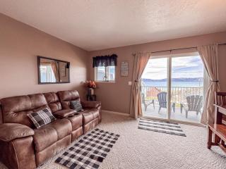 Lakeview Condo 871 3 - 1