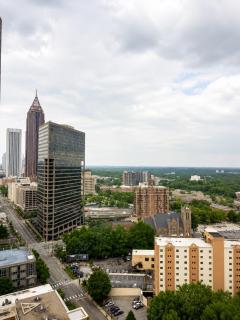 Modern High-Floor condo at Heart of Downtown & Skyline Balcony - 3