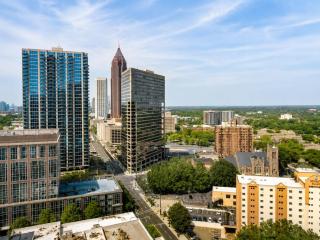 Modern High-Floor condo at Heart of Downtown & Skyline Balcony - 1