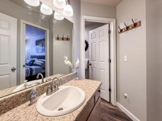 Beautiful Inn Building Updated Condo 211 - 4