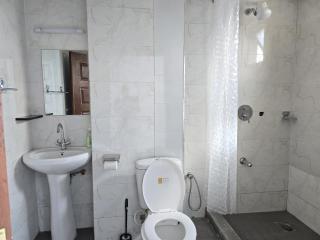 Lorenas lake view apartment close to all amenities - 3