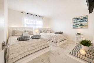 Extraordinary Oceanfront Condo - Heated Pool, Gym and Game Room - Hollywood Beach - 6
