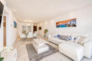 Extraordinary Oceanfront Condo - Heated Pool, Gym and Game Room - Hollywood Beach - 2