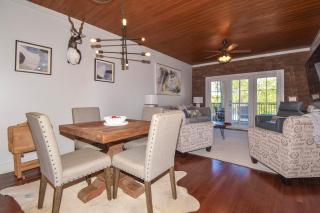Balcony + Community Perks: Lake Martin Condo! - 6