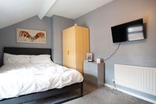 The Vacationers - Pvt Rooms with Shared Bath - 1