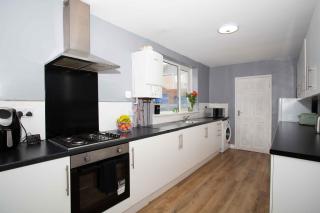 The Vacationers - Pvt Rooms with Shared Bath - 8