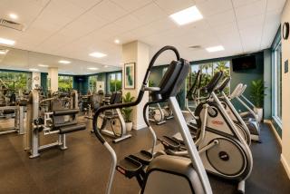 Extraordinary Oceanfront Condo - Heated Pool, Gym and Game Room - Hollywood Beach - 3