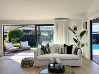 Mapua retreat with pool & hot tub - by Alisa Property - 7