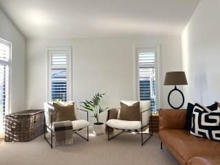 Mapua retreat with pool & hot tub - by Alisa Property - 6