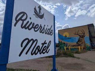 Riverside Motel and Suites - 0