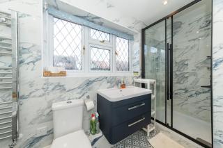 Spacious 6BR Home, Contrac Stay, 3-Car Parking - 1