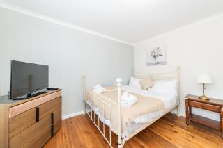 Spacious 6BR Home, Contrac Stay, 3-Car Parking - 4