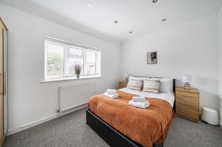 Surrey 5-Bed Home for Groups Business Stays - Pass the Keys - 6