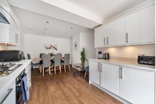Surrey 5-Bed Home for Groups Business Stays - Pass the Keys - 5