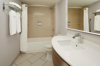 Holiday Inn & Suites Montreal Airport by IHG - 6
