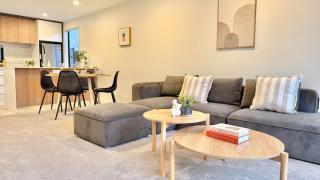CBD 2 Bed, 2 Bath Townhouse and Parking - 2
