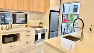 CBD 2 Bed, 2 Bath Townhouse and Parking - 1