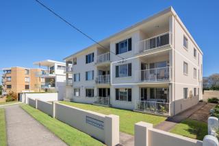 Star Lodge unit 6 Bulcock Beach QLD - 9